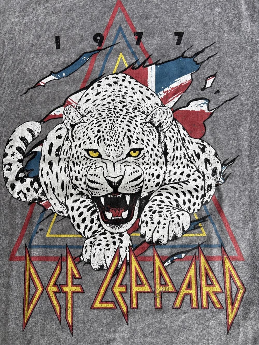 Def Leppard 1977 Leopard Union Jack Graphic T-Shirt Gray Men's Size M NWT